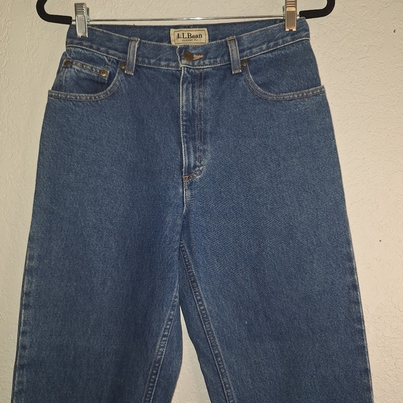 LL Bean Classic Fit Jeans Womens 8 Regular Blue Medium Wash Denim Tapered Jeans - Picture 3 of 11